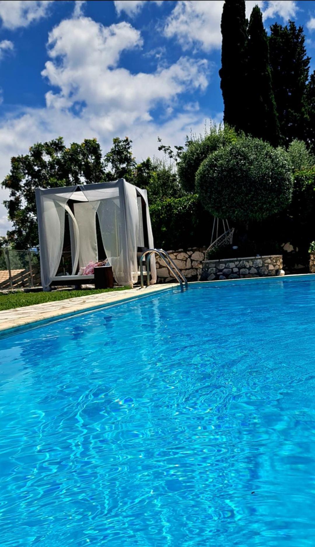Luxury Villa Athina นิเกียนา ภายนอก รูปภาพ